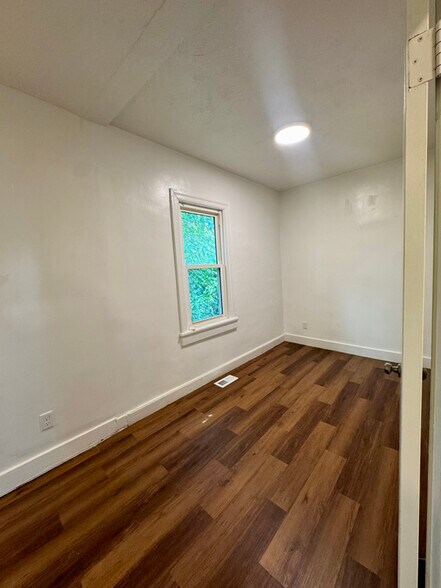 Building Photo - 4507 S 15th St