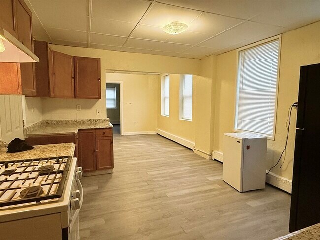 Building Photo - 47 Williams St