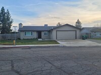 Building Photo - Renovated 3 bedroom 2 bath Exeter home