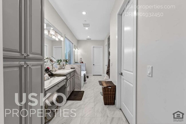 Building Photo - 103 Lazy Oak Ln