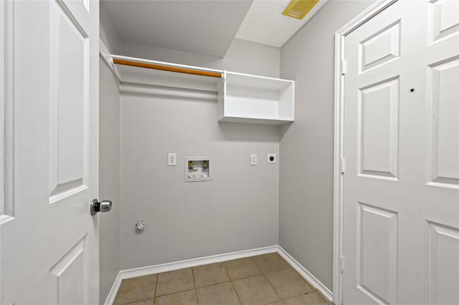 Building Photo - 3115 Glenthorpe Ln