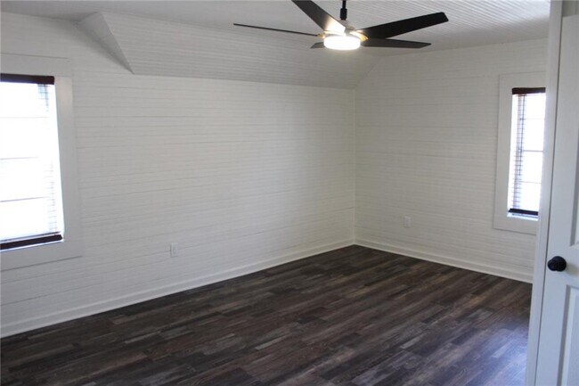 Building Photo - 11 Liberty St