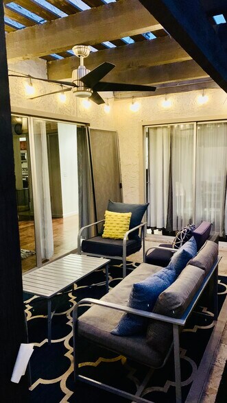 Building Photo - 2828 N 61st Pl