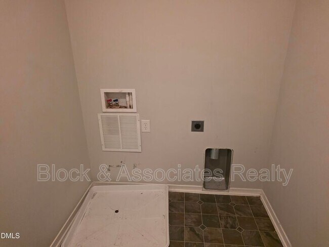 Building Photo - 8208 Stone Cellar Dr