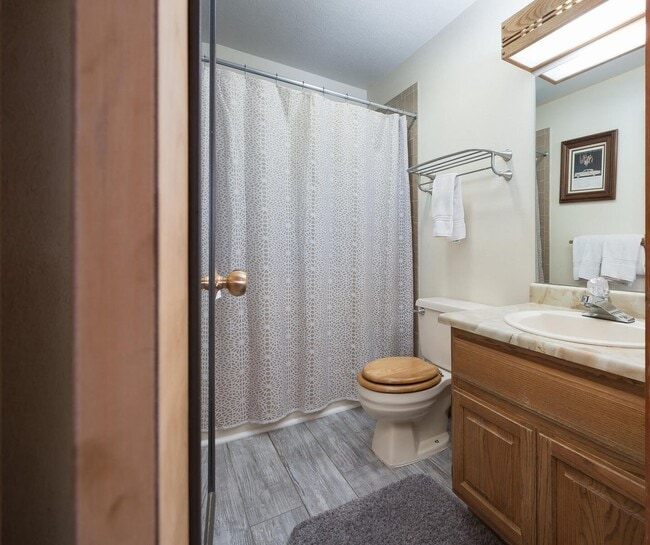 Building Photo - Available now!  Year lease!   Three Bedroo...