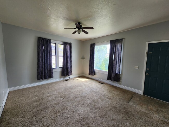 Building Photo - Poplar Grove 3 bd. House! Pets ok! Love the yard!
