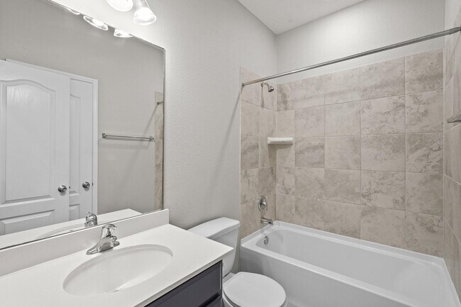 Building Photo - 2547 Hawthorn Park Ct