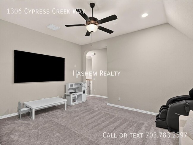 Building Photo - 1306 Cypress Creek Way