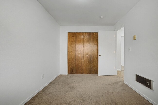 Building Photo - 421-423 Toliver Rd