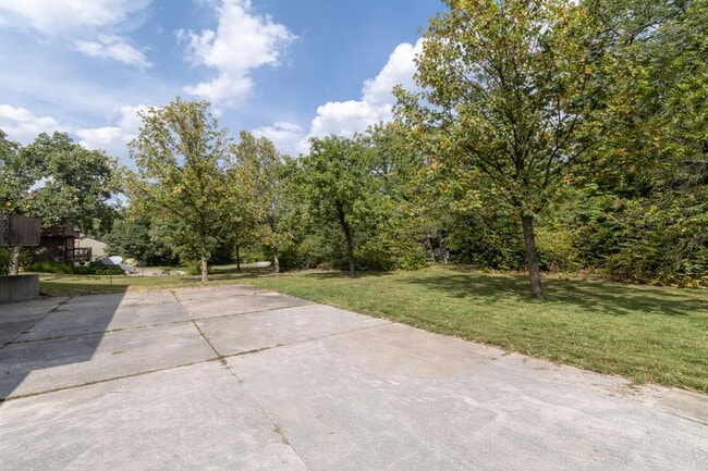 Building Photo - 3310 Belle Meade Dr