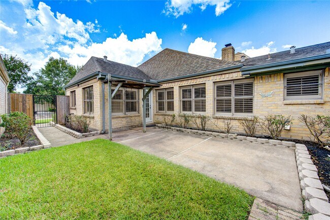 Building Photo - 11830 Oak Meadow Dr