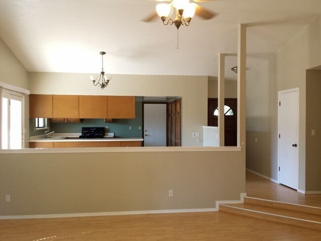 Building Photo - 3 Bedroom 2 Bath Mary Lake Home