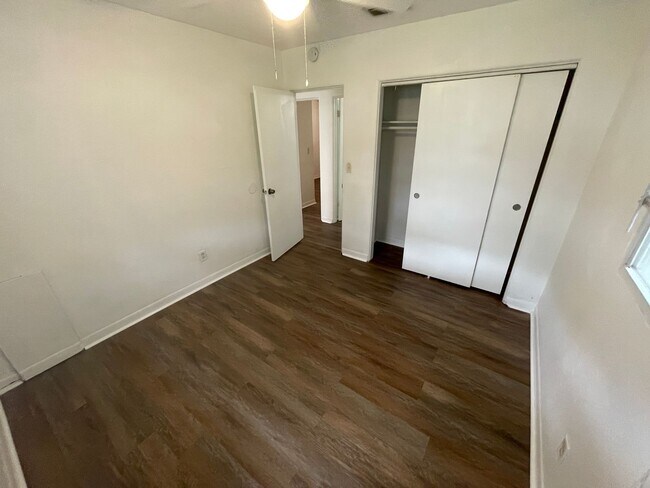 Building Photo - Charming 3-Bedroom Home with 1 Bath and 1-...
