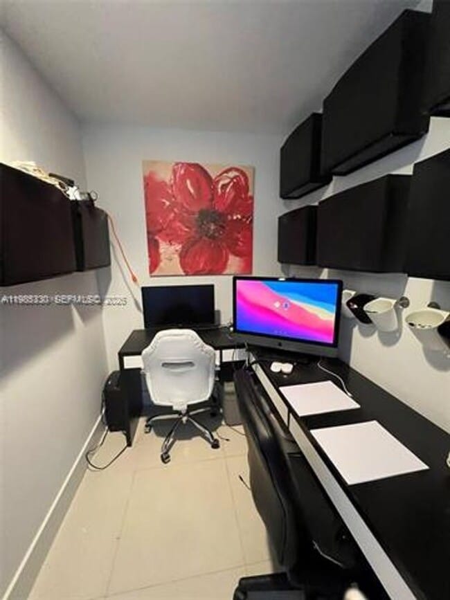 Building Photo - 2950 NE 188th St