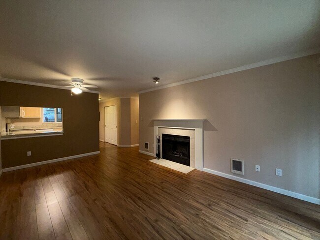 Building Photo - 2 Bed 1 Bath Kirkland