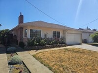 Building Photo - Charming Castro Valley Home: Spacious Livi...
