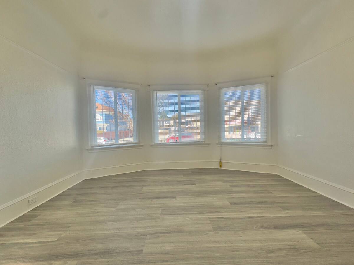 Building Photo - 3218 West St