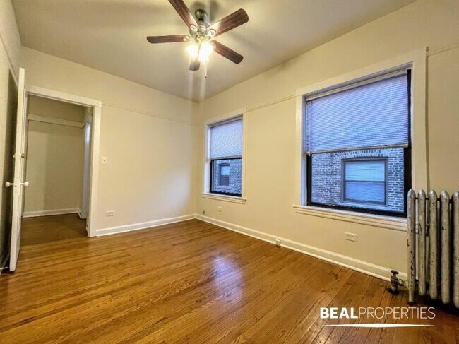Building Photo - 1 bedroom in CHICAGO IL 60613