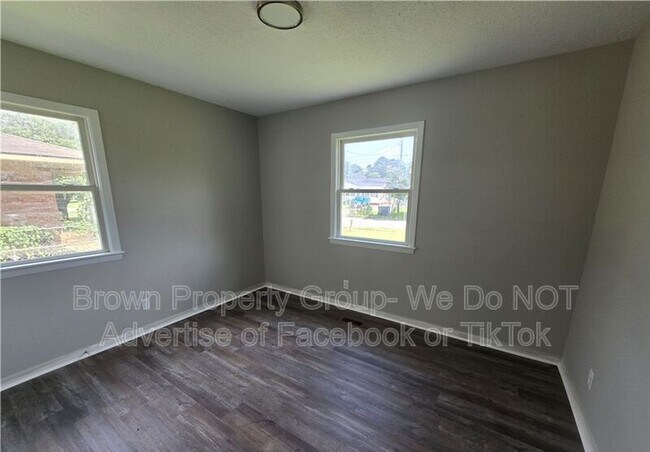 Building Photo - 303 Cartwright Dr