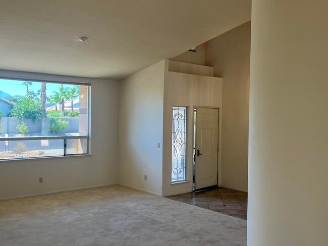 Building Photo - 40180 Eastwood Ln