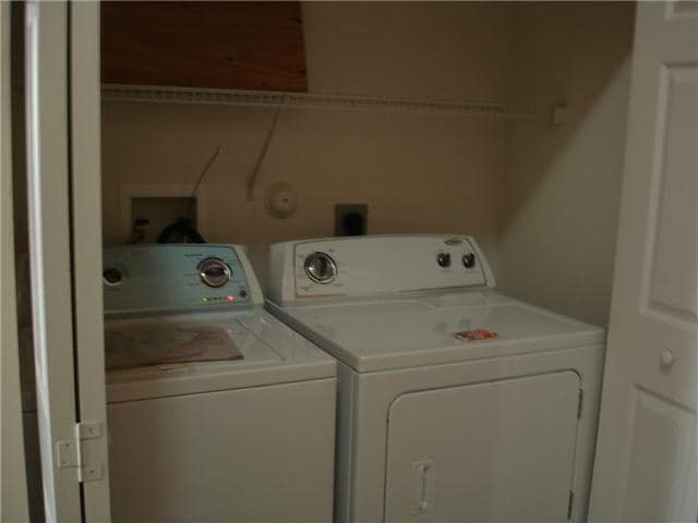 Building Photo - 9759 Lago Dr