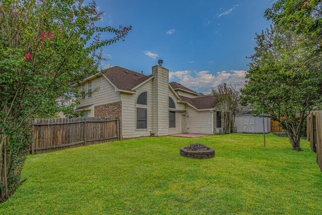 Building Photo - 30611 Country Meadows Dr