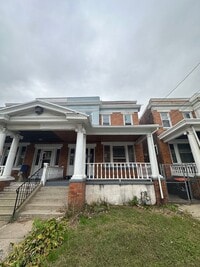 Building Photo - Beautifully Renovated 3-Bedroom Twin Home ...