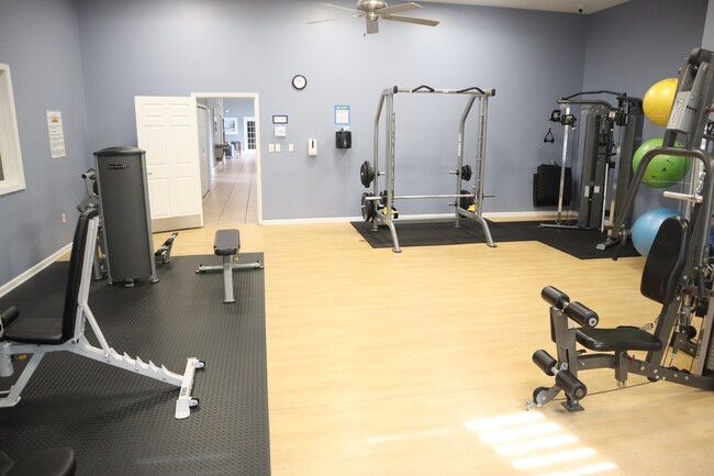 Building Photo - 8226 Green Parrot Rd