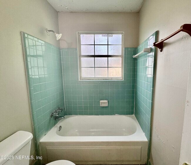 Building Photo - 7054 Red Robin Dr