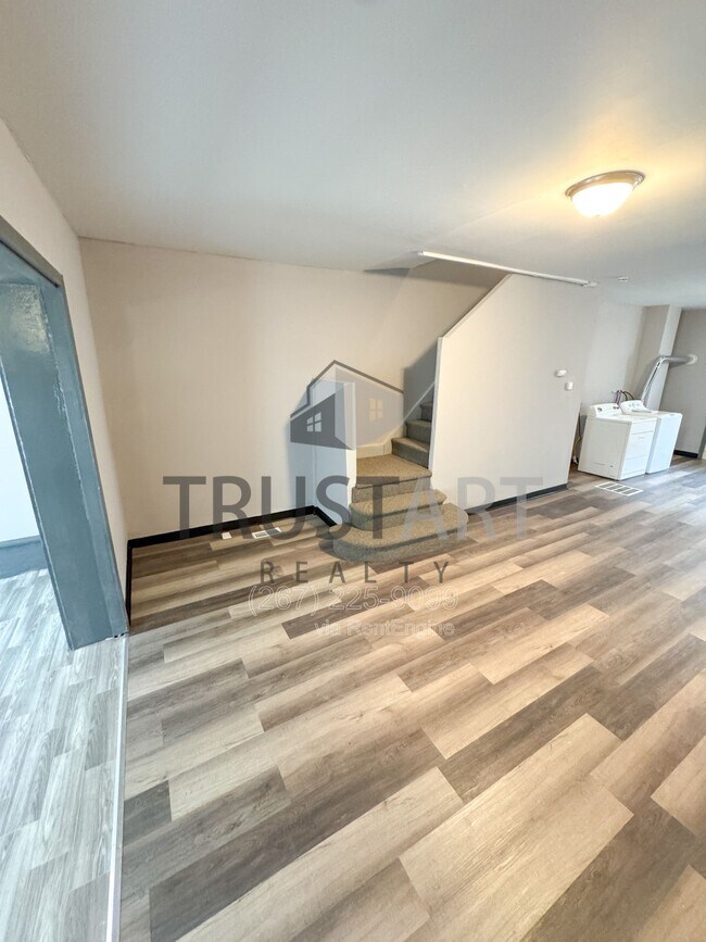 Building Photo - 1533 S Allison St