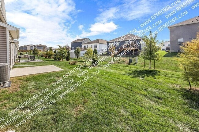 Building Photo - 2578 SE Morningdew Dr