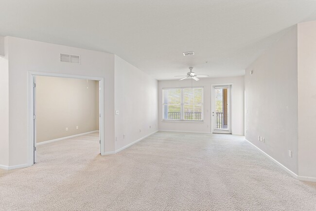 Building Photo - Beautiful Wolf Creek condo available now!