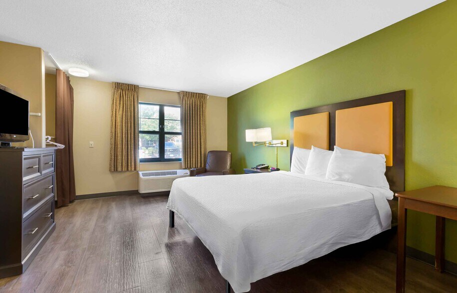 Building Photo - Furnished Studio-New York City - LaGuardia...