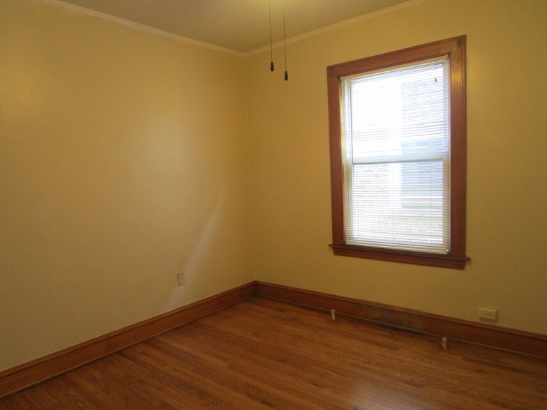 Building Photo - 3346 N Springfield Ave