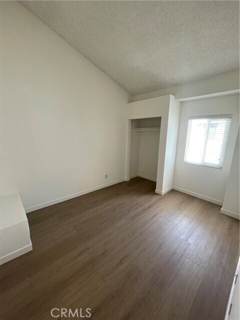 Building Photo - 621 N Kenwood St