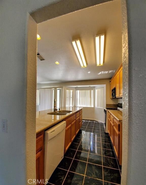 Building Photo - 27805 Hummingbird Ln