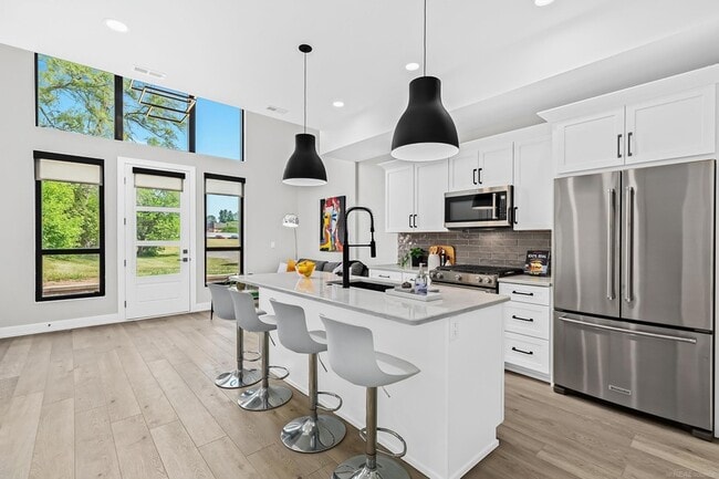 Building Photo - 434 W Tienken Rd