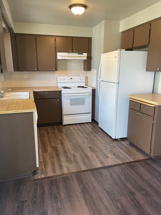 Building Photo - MP99- 1314-1316 W Chelan