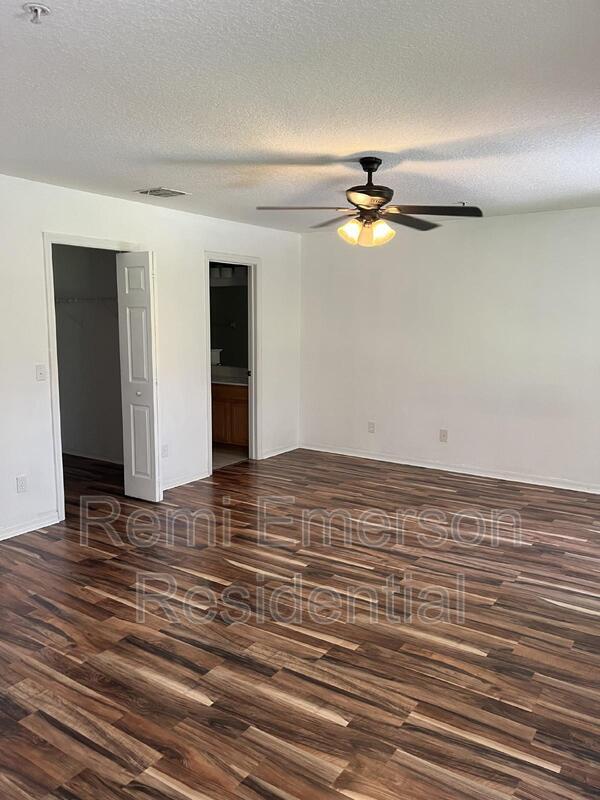 Building Photo - 13500 Applerose Ln