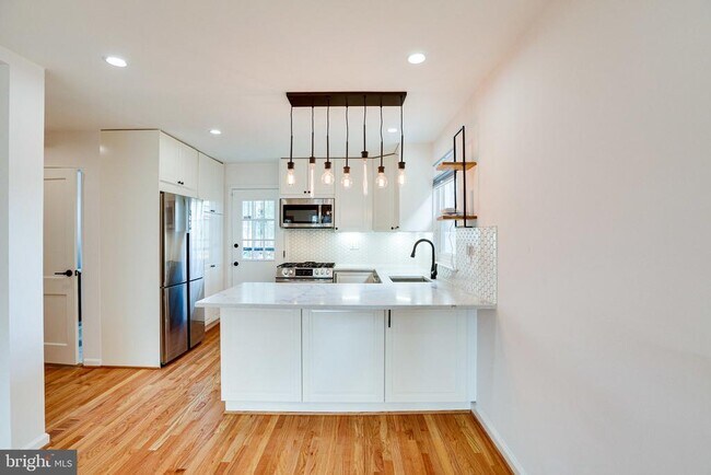 Building Photo - 5513 Chillum Pl NE