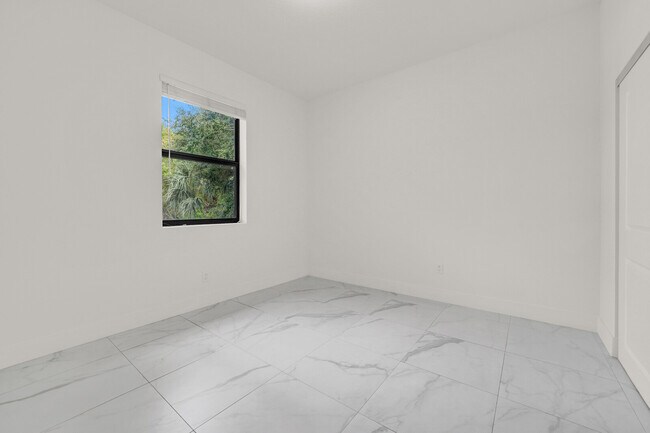 Building Photo - 407 Bella Sol Way