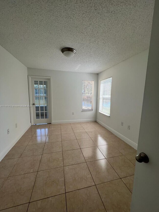 Building Photo - 13060 Vista Isles Dr