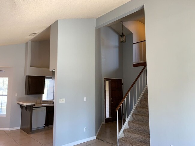 Building Photo - 4525 Trumbull Dr