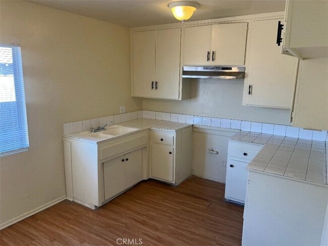 Building Photo - 1451 W 105th St