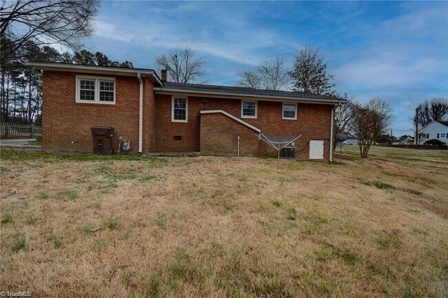 Building Photo - 184 Oliver Ln