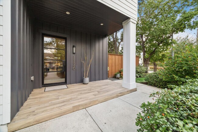 Building Photo - 1136 Woodland St