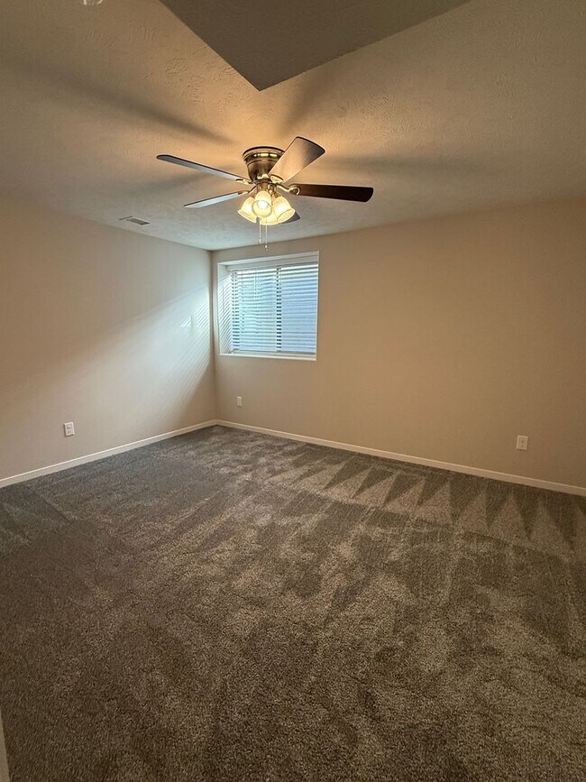 Building Photo - Located in SE Lincoln! Newer ranch townhome with 2 stall garage. Spacious 3 bedrooms/3 bathroom, ...