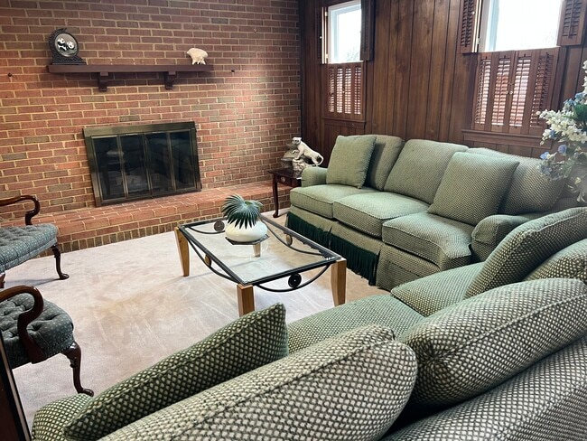 Building Photo - 7902 Richfield Rd