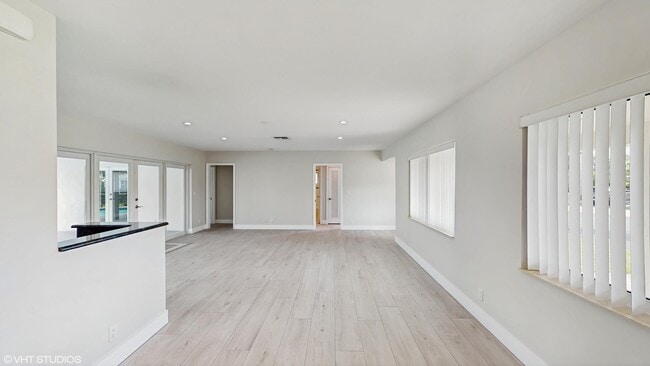 Building Photo - 221 Sudbury Dr