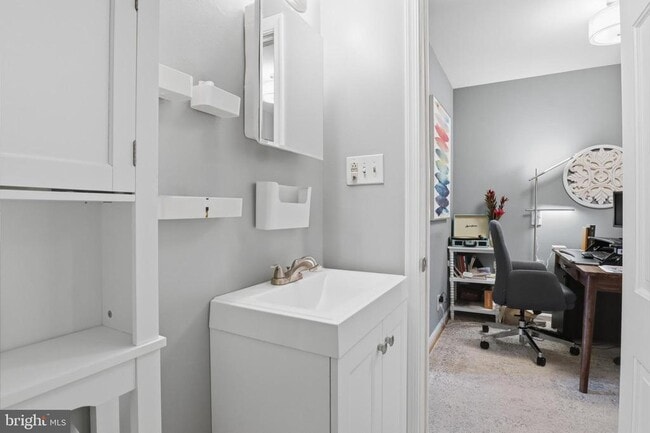 Building Photo - 7 Russell Rd